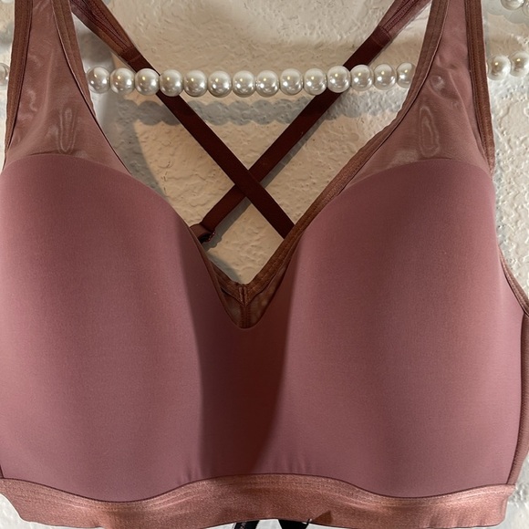 VICTORIA’S SECRET Incredible Lightweight Max Support Plunge Sport Bra Size 36DDD - Picture 3 of 10